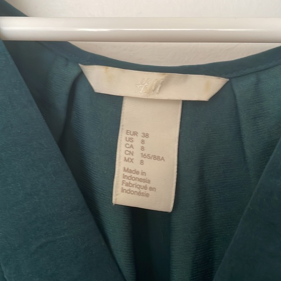 H&M Cap Sleeve V-neck Blouse in Forest Green - Picture 2 of 5